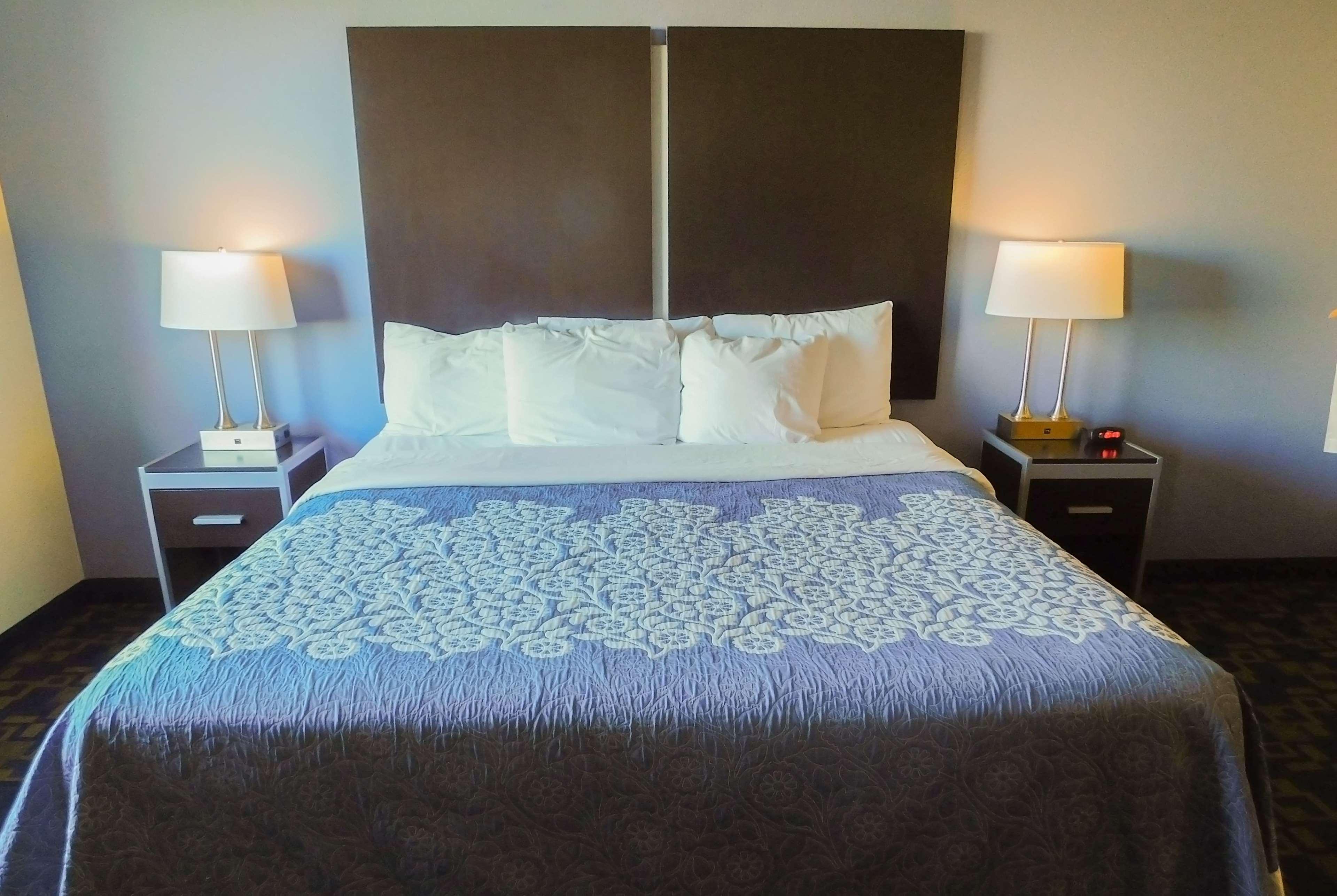 Days Inn & Suites By Wyndham Pocahontas Экстерьер фото