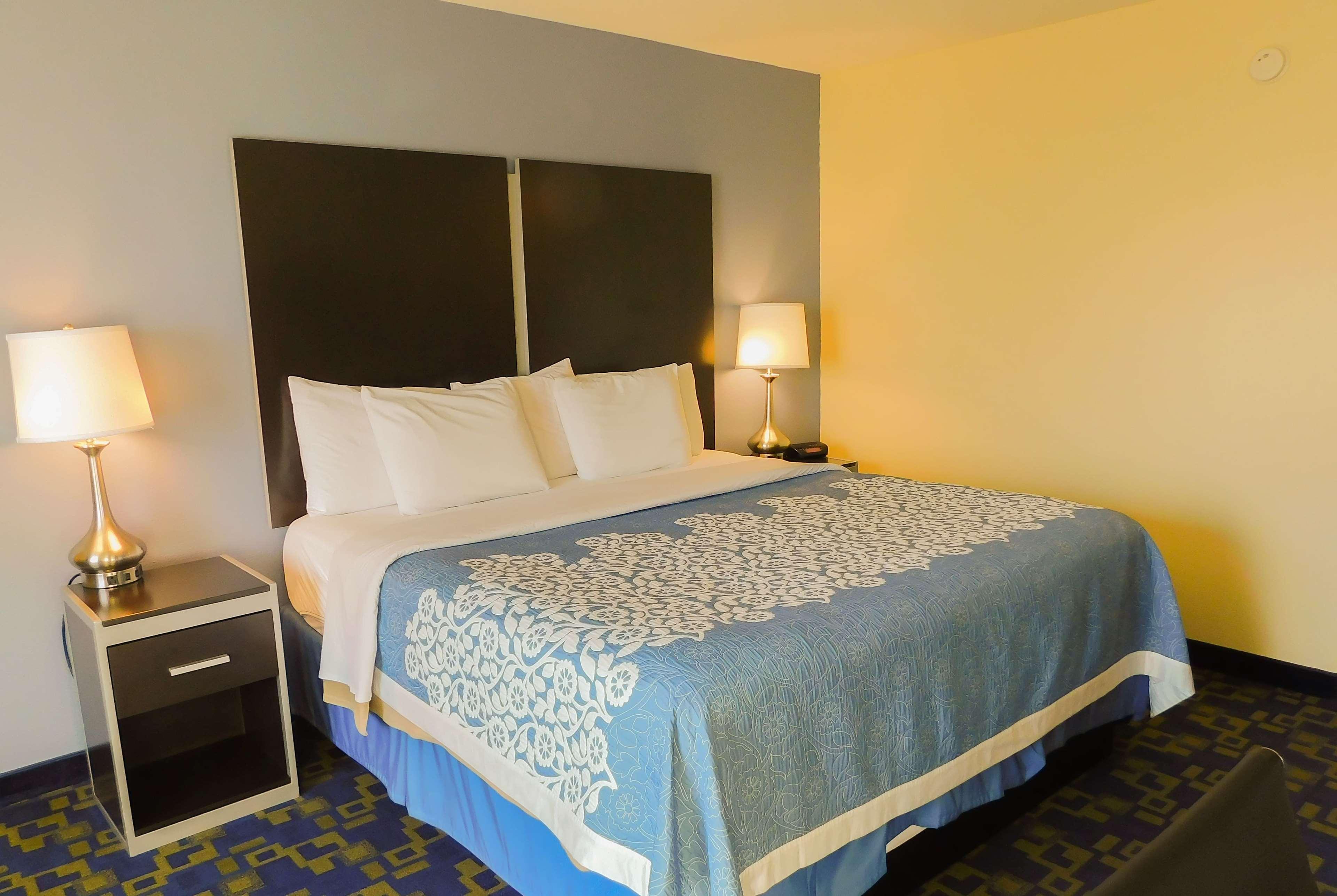 Days Inn & Suites By Wyndham Pocahontas Экстерьер фото