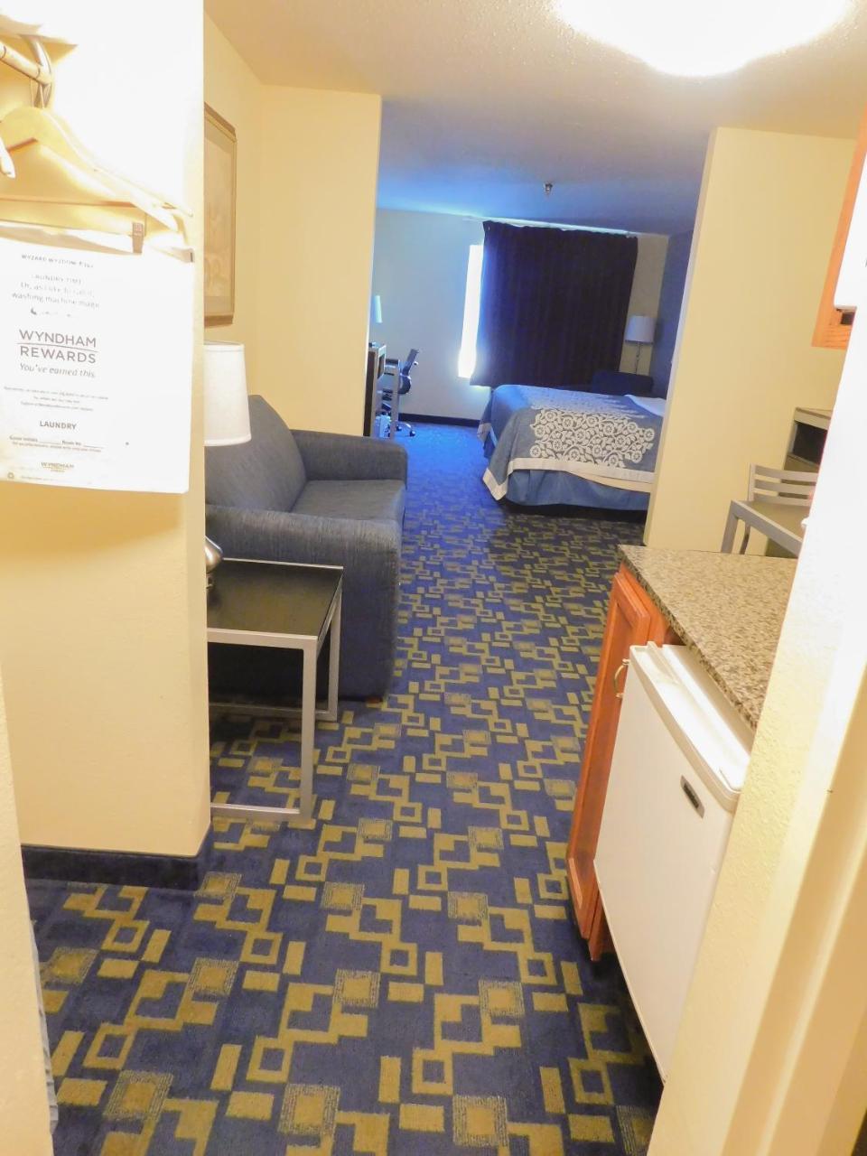 Days Inn & Suites By Wyndham Pocahontas Экстерьер фото