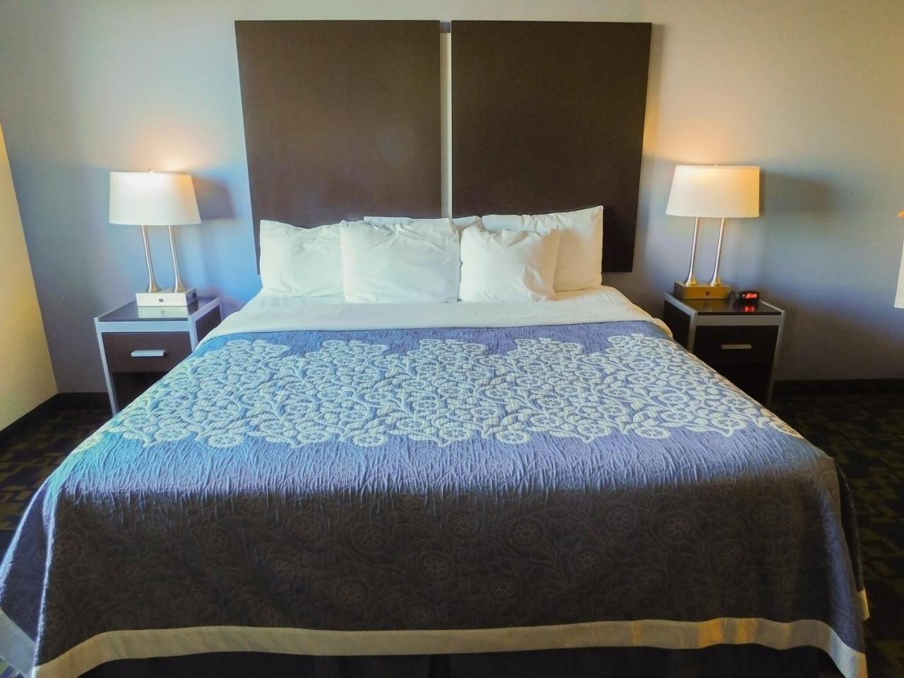 Days Inn & Suites By Wyndham Pocahontas Экстерьер фото