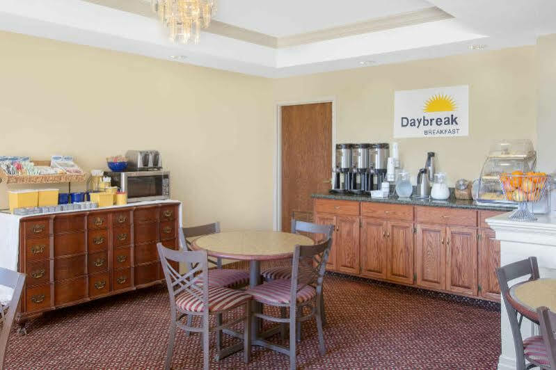 Days Inn & Suites By Wyndham Pocahontas Экстерьер фото